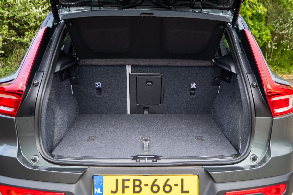 Volvo EX40