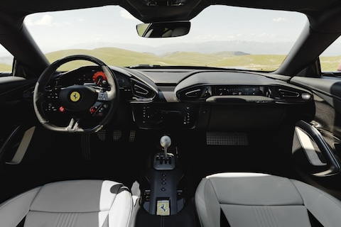 Magische schakelcoulissen keren terug bij Ferrari: 12 Cilindri Manuale