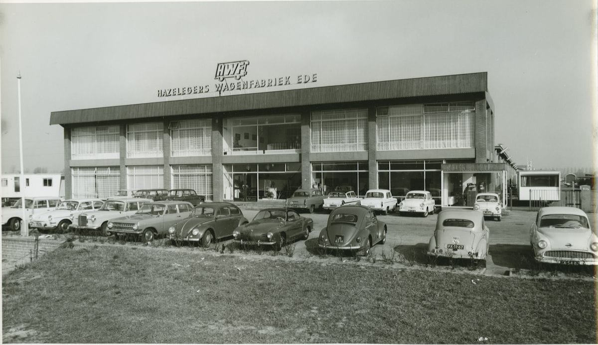 foto parkeerterrein jaren 60