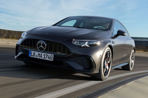 De nieuwe CLA 45 is één A-klasse goedkoper dan de oude