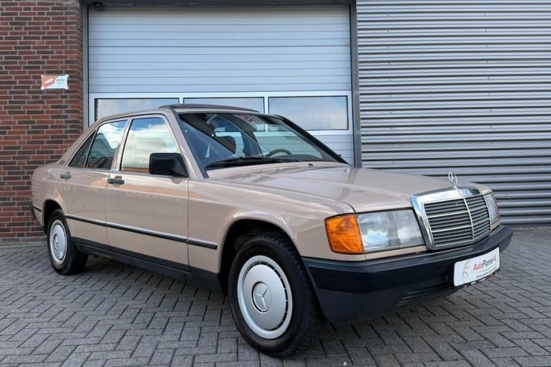 Deze Mercedes-Benz 190 staat mijlenver van zijn huidige nazaat af - Liefhebber Gezocht