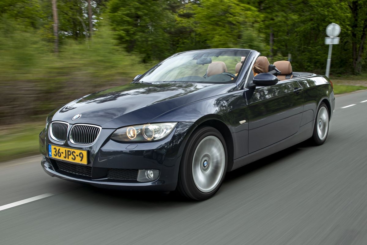 BMW 325d Cabrio in klokje rond