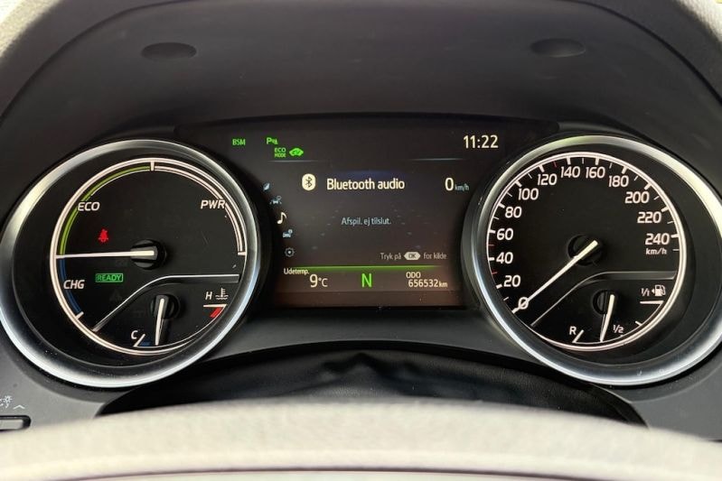 Toyota Camry 2.4 Hybrid Executive occasion