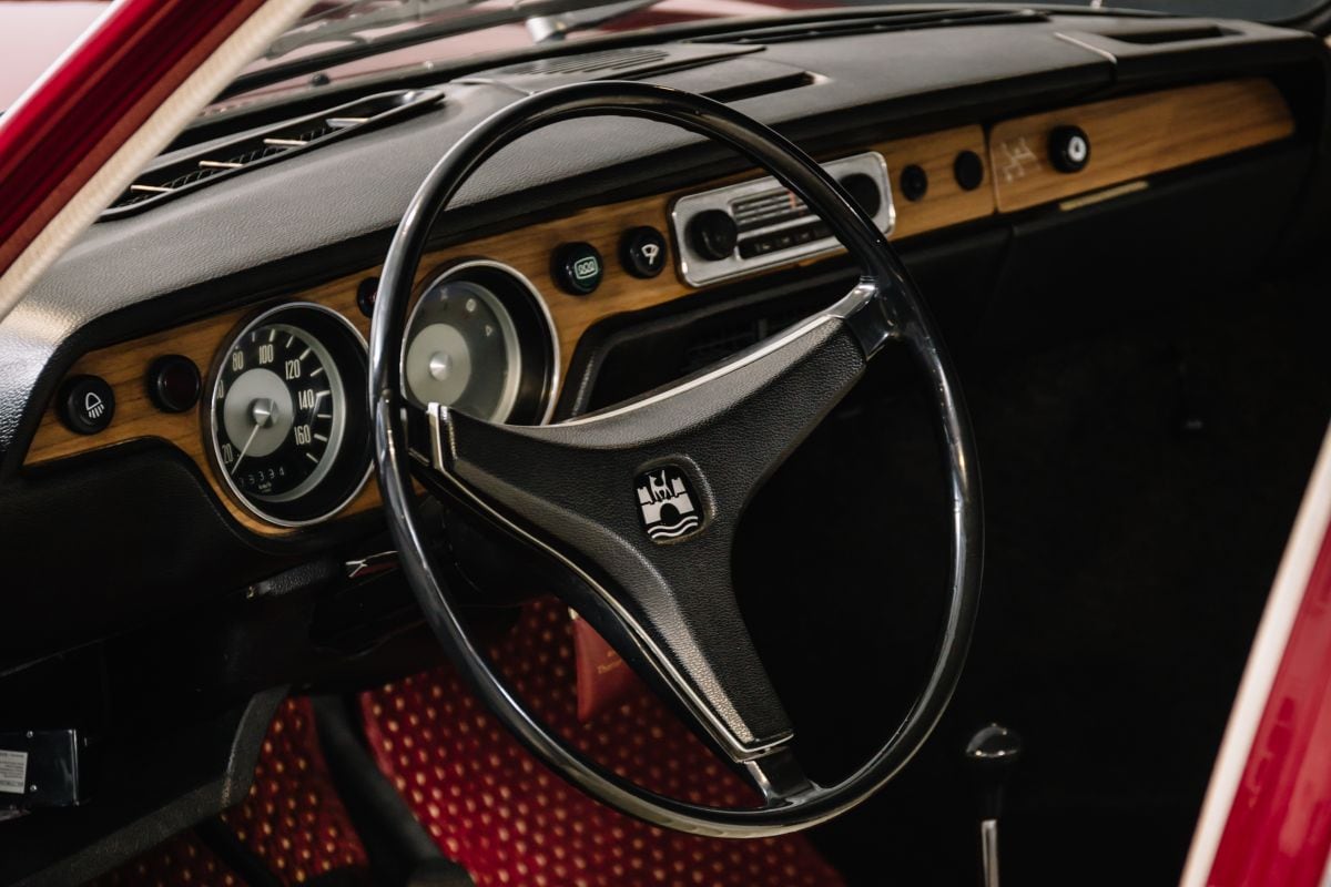 Volkswagen 411 dashboard