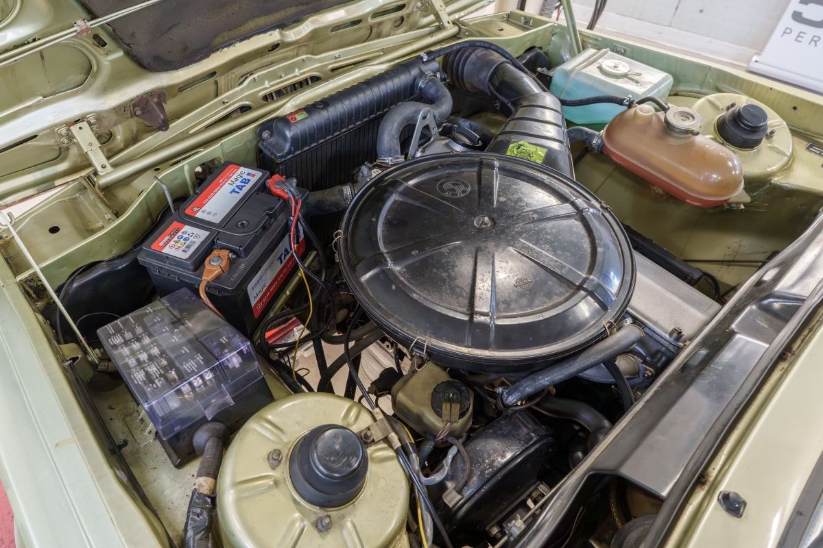 BMW 320 in klokje rond klassiek