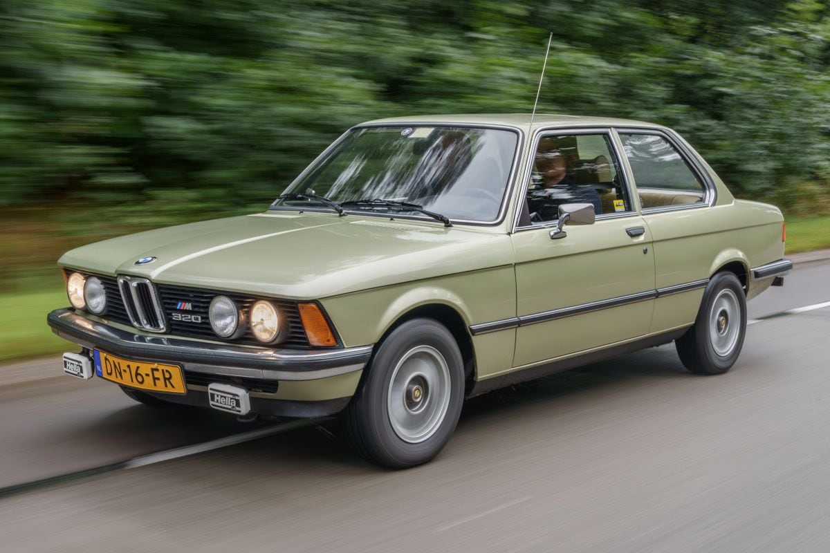 BMW 320 in klokje rond klassiek