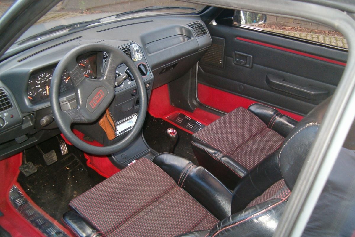 Peugeot 205 GTI voor Mijn Eerste Auto