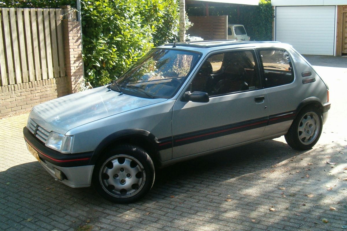 Peugeot 205 GTI voor Mijn Eerste Auto