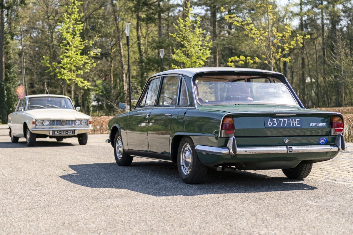 Klassiekers jaren 60 Triumph 2000 en Rover 2000
