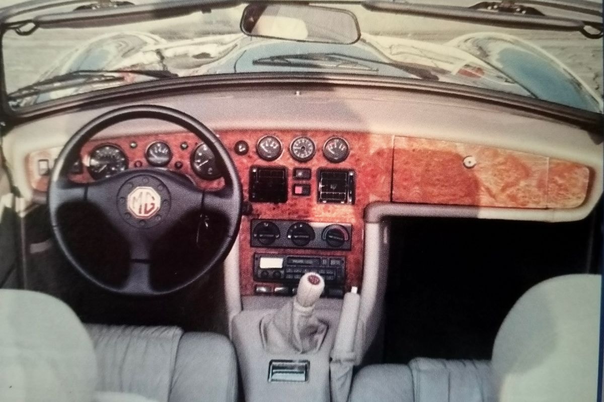 MG RV8 voor mijn leukste auto