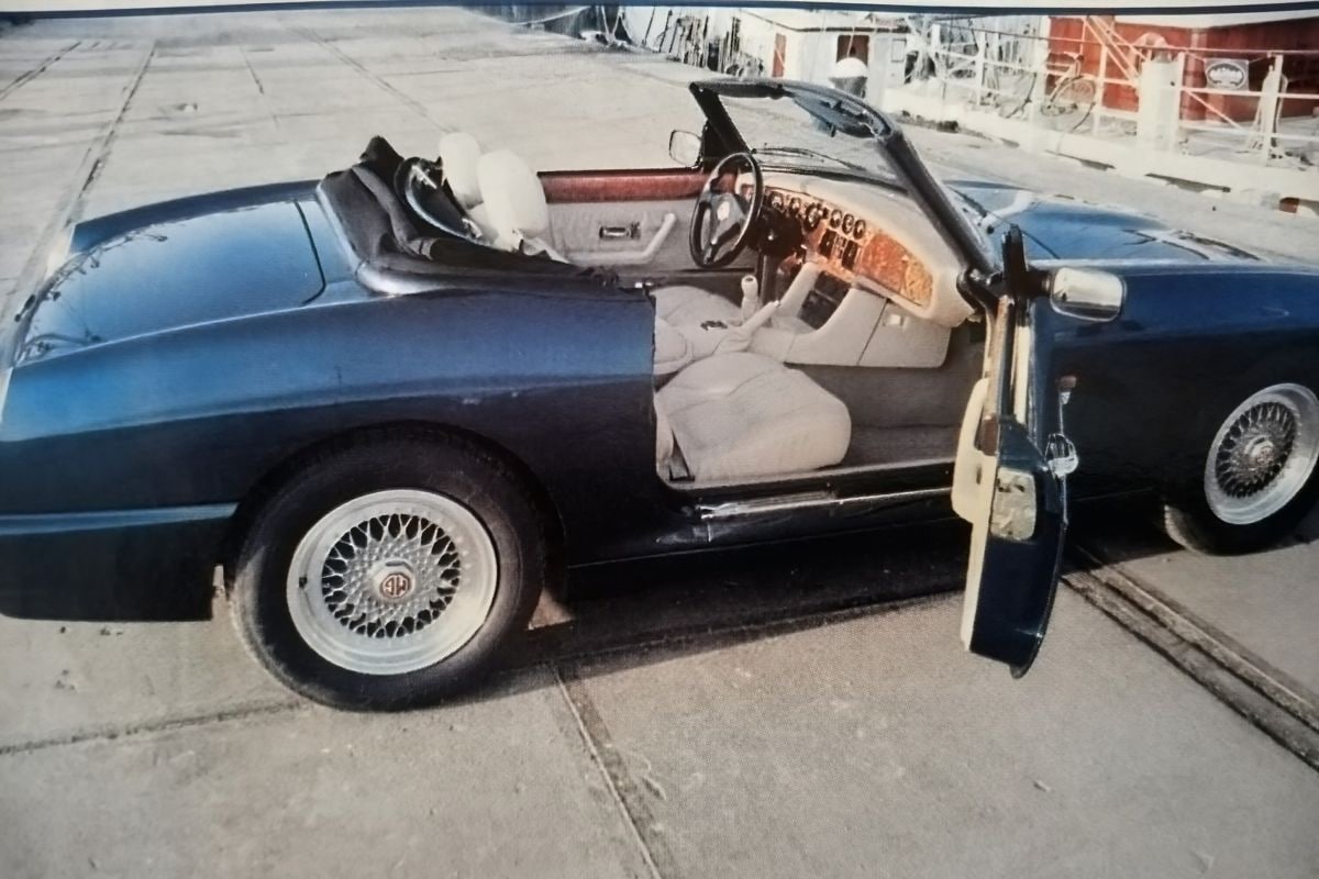 MG RV8 voor mijn leukste auto