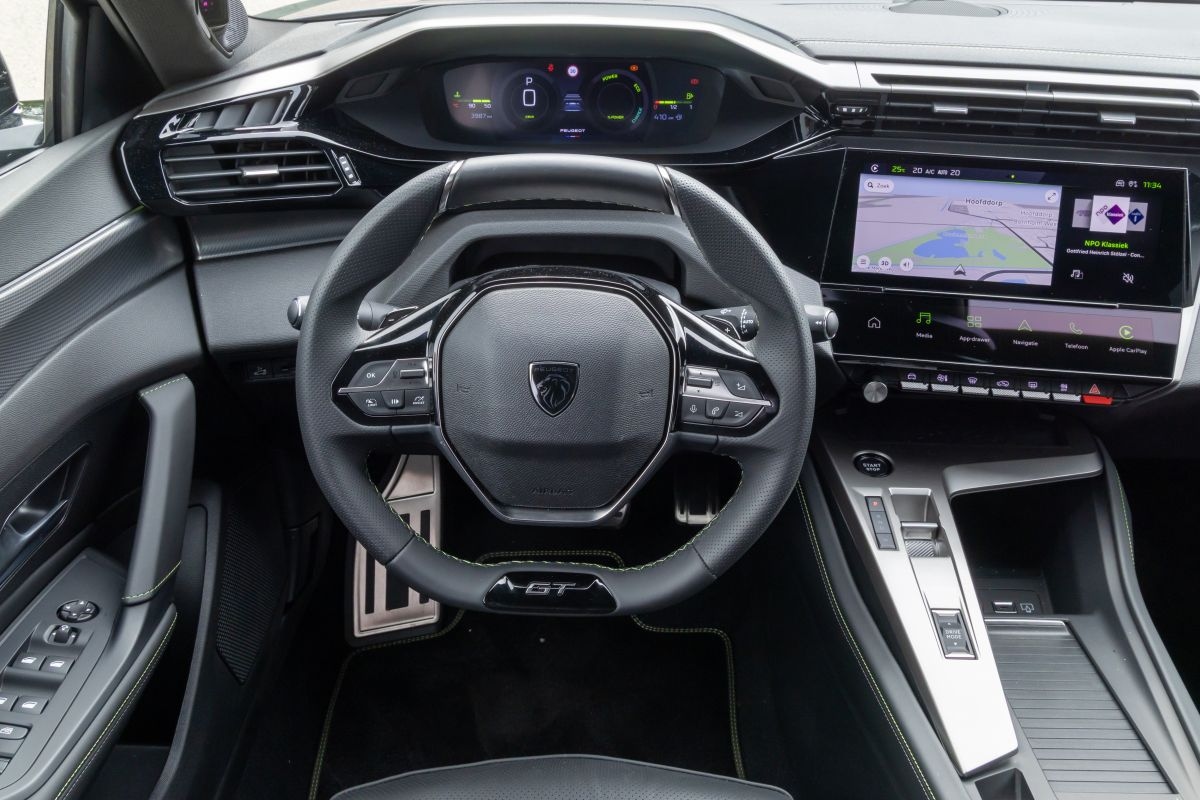 Dubbeltest Peugeot 408 Renault Rafale