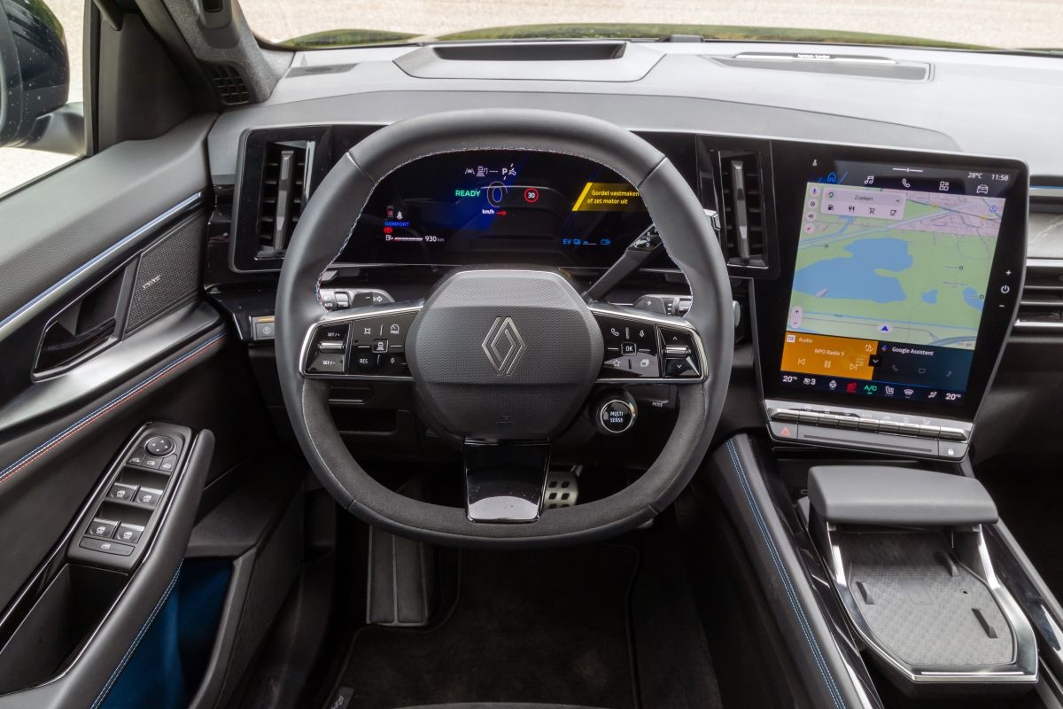 Dubbeltest Peugeot 408 Renault Rafale