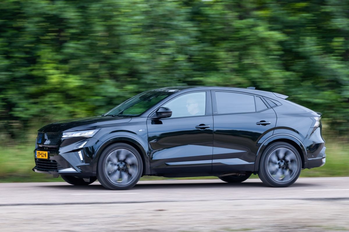 Dubbeltest Peugeot 408 Renault Rafale