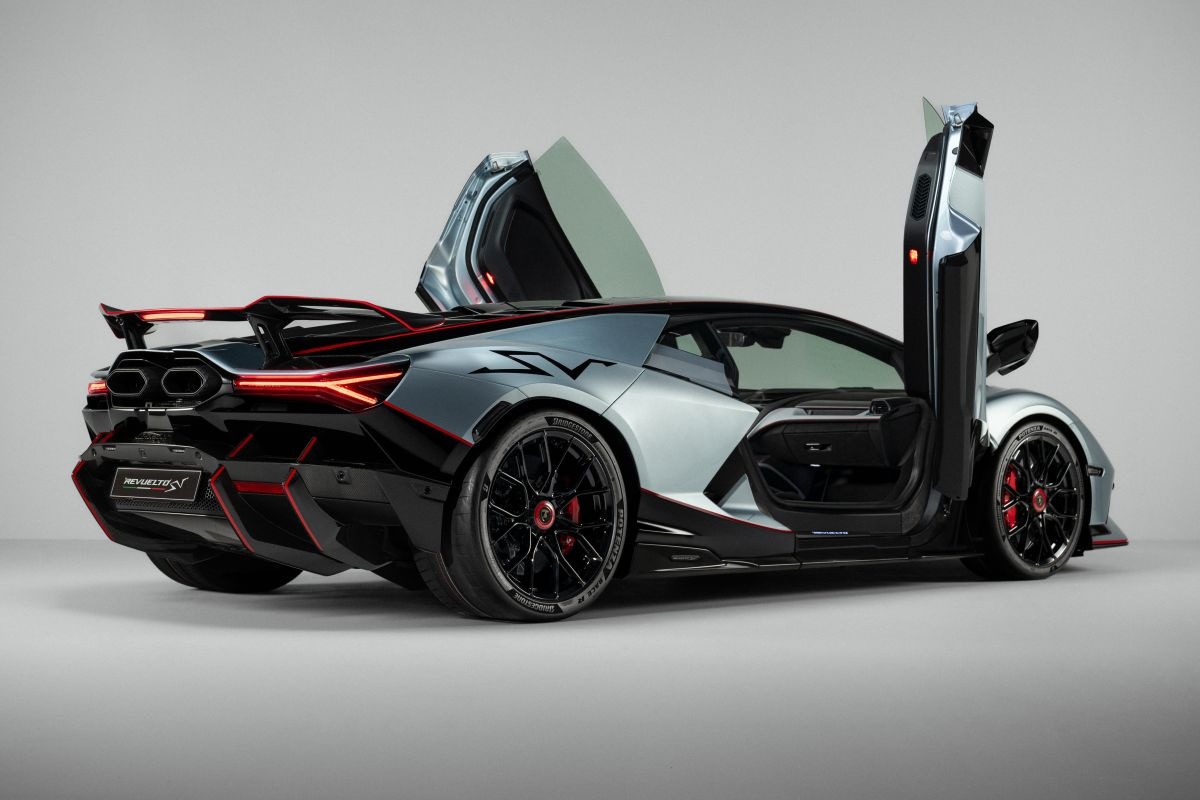 Lamborghini Revuelto SV