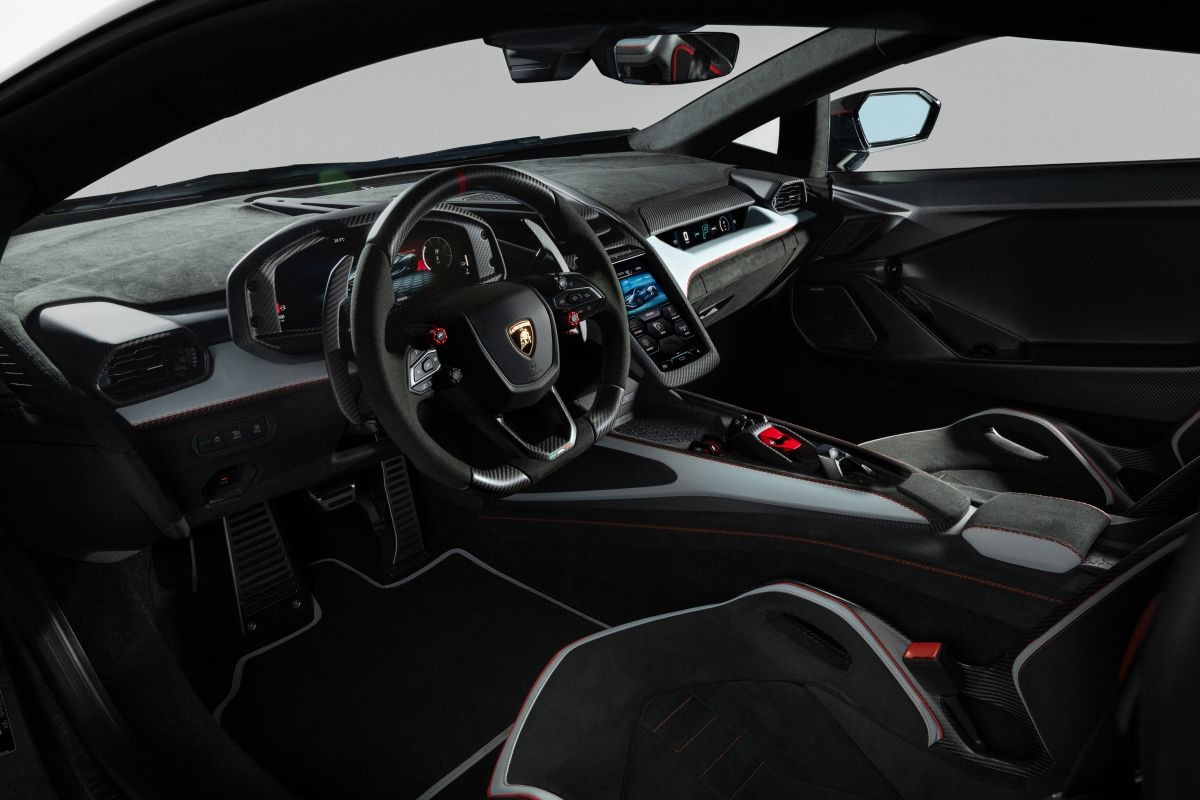 Lamborghini Revuelto SV