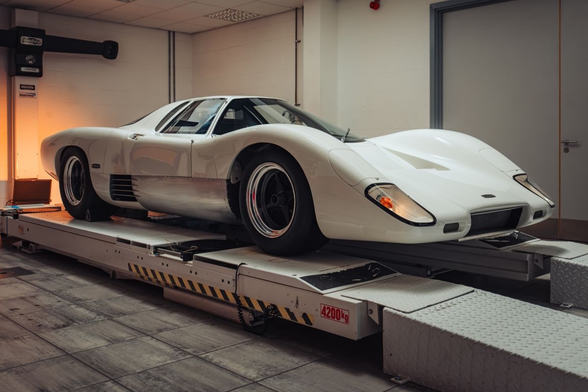 McLaren M6GT