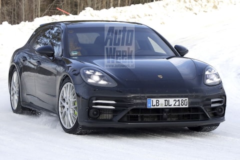 Gefacelifte Porsche Panamera Sport Turismo weer buiten