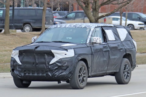 Nieuwe Jeep Grand Cherokee loopt tegen de lamp