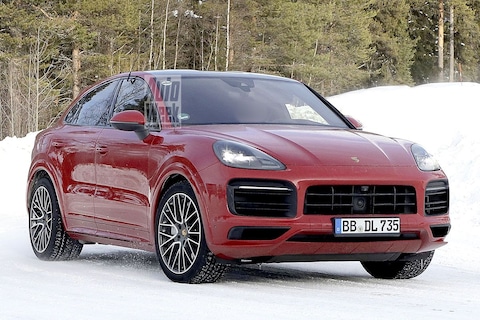 Porsche Cayenne Coupé als GTS buiten de deur