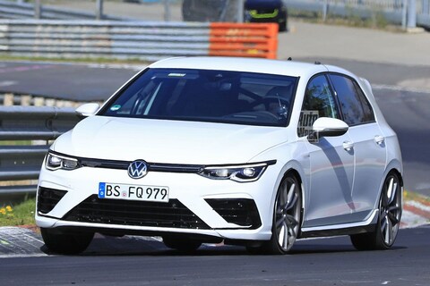 Nieuwe Volkswagen Golf R jaagt over de 'Ring'