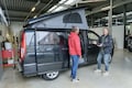 Mercedes-Benz Vito camper op de brug