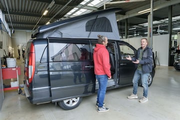 Mercedes-Benz Vito camper op de brug