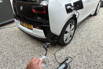 granny lader, laden EV 230 volt, stopcontact