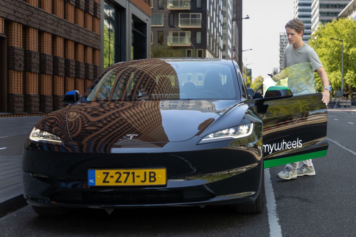 MyWheels Tesla FSD deelauto
