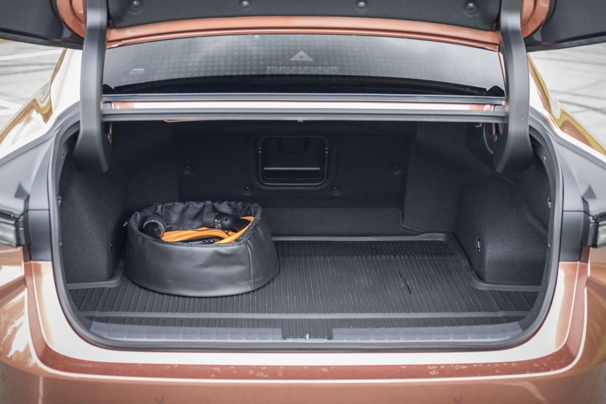 Lexus ES500e