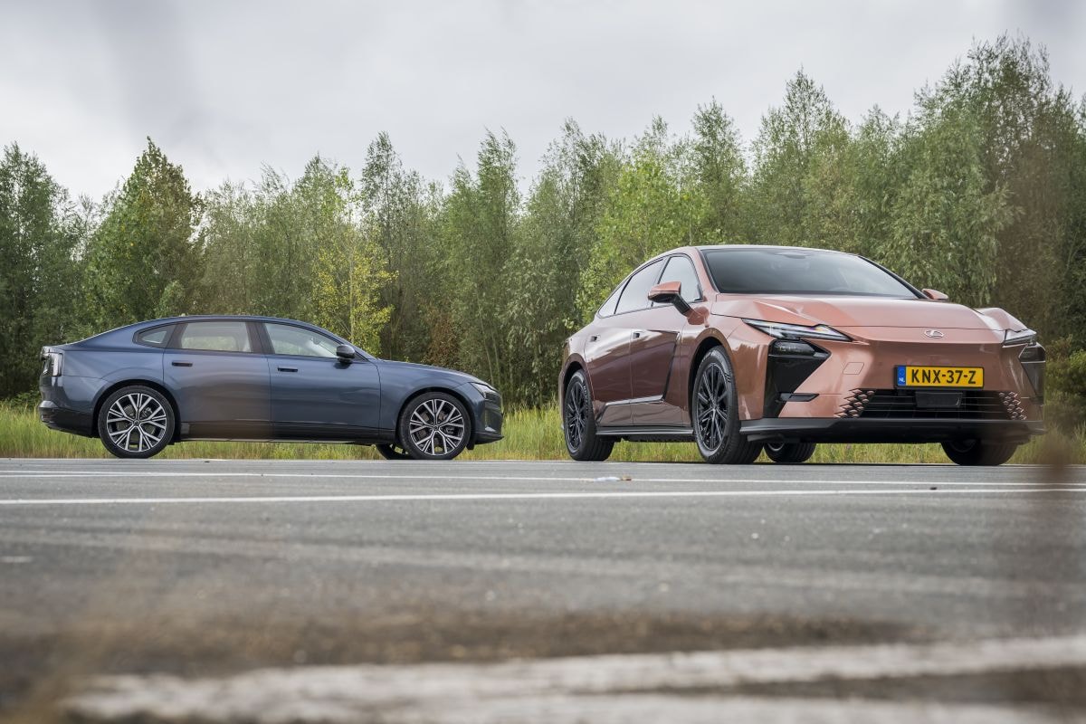 Lexus ES500e vs Volvo ES90