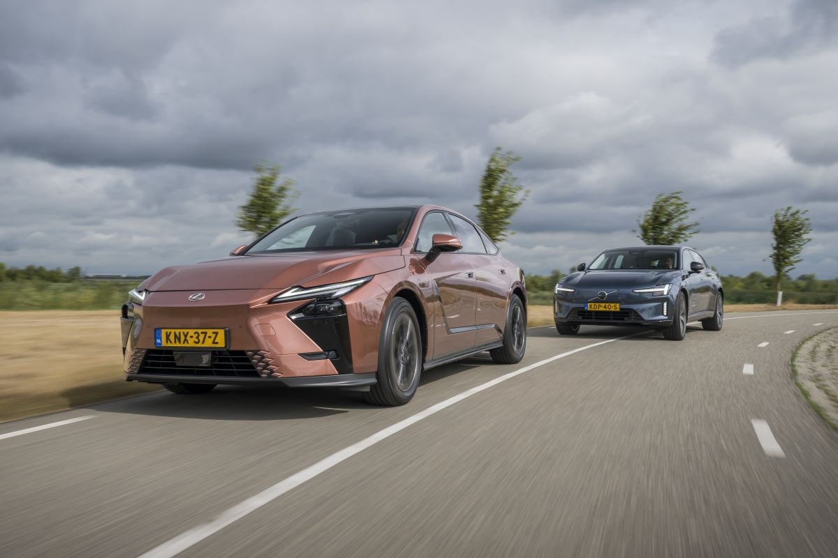  Lexus ES500e vs Volvo ES90