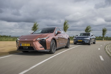  Lexus ES500e vs Volvo ES90
