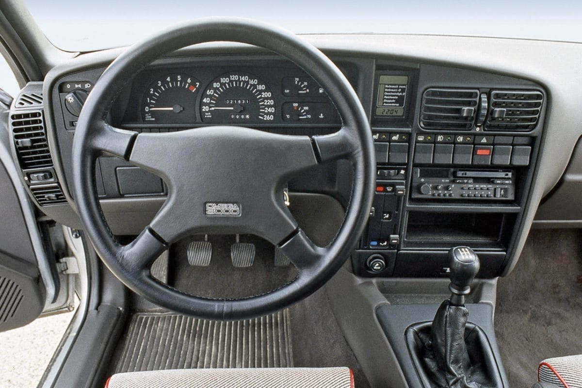 Dashboard Opel Omega A