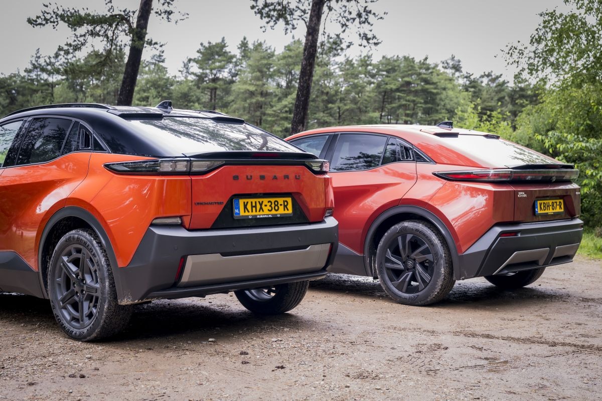 Duurtestgarage Toyota C-HR+ versus Subaru Uncharted