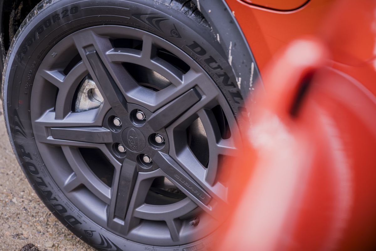 Duurtestgarage Toyota C-HR+ versus Subaru Uncharted
