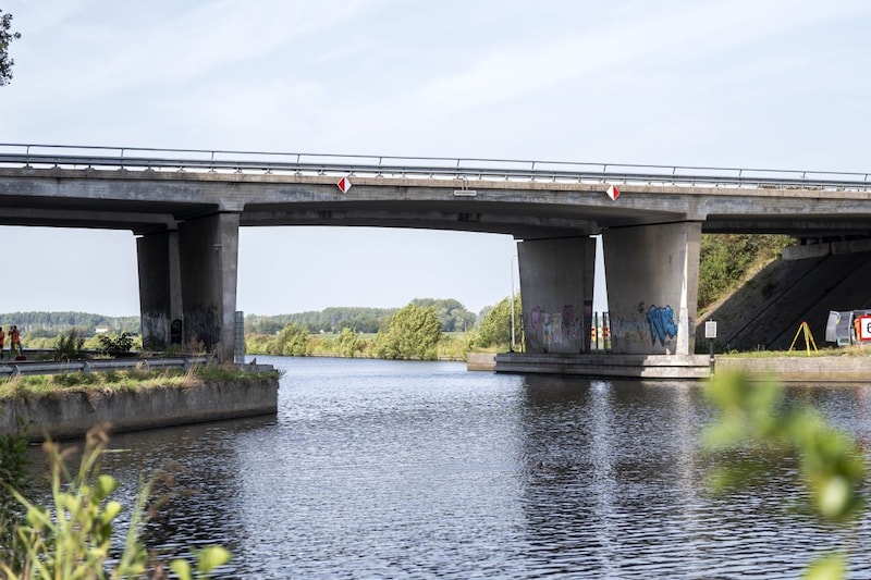 Veiligheid Hardenbergerbrug niet te garanderen, A28 blijft dicht