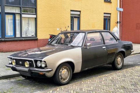 Dit was nieuw al een beetje een vreemde auto, maar nu zeker - In het wild