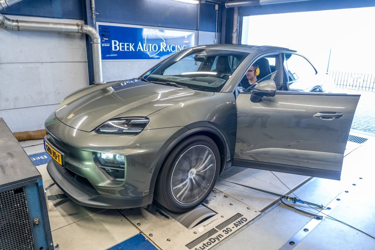 Porsche Macan 4 op de rollenbank