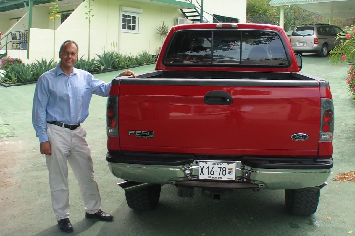 Man bij Amerikaanse pick-up voor Mijn Leukste Auto