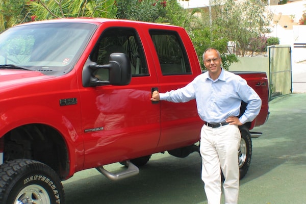 Man bij Amerikaanse pick-up voor Mijn Leukste Auto