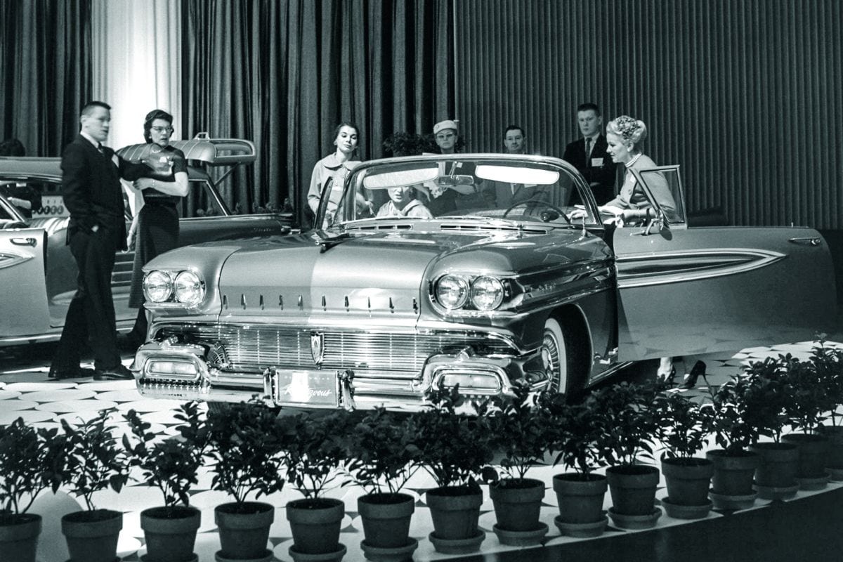 Auto's door en voor vrouwen