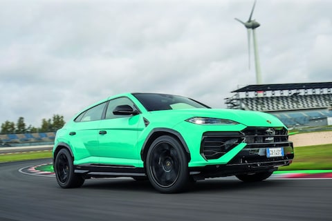 Plug-in hybride powerplay want stekker aandrijflijn drukt de Lambo-pret amper