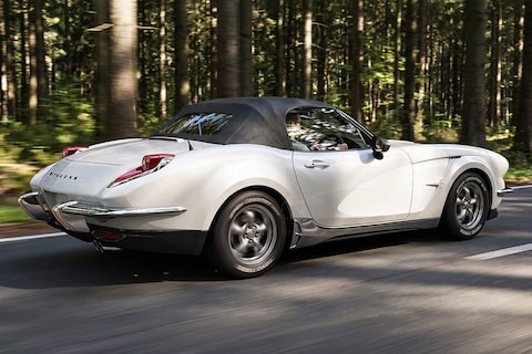 Je kunt een splinternieuwe klassieke Chevrolet Corvette kopen die eigenlijk een Mazda MX-5 is