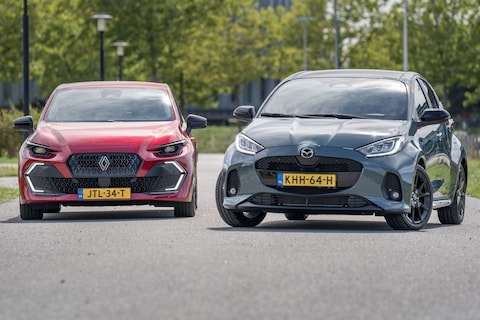 De Mazda 2 Hybrid wint aan de pomp, maar de Renault Clio is beter