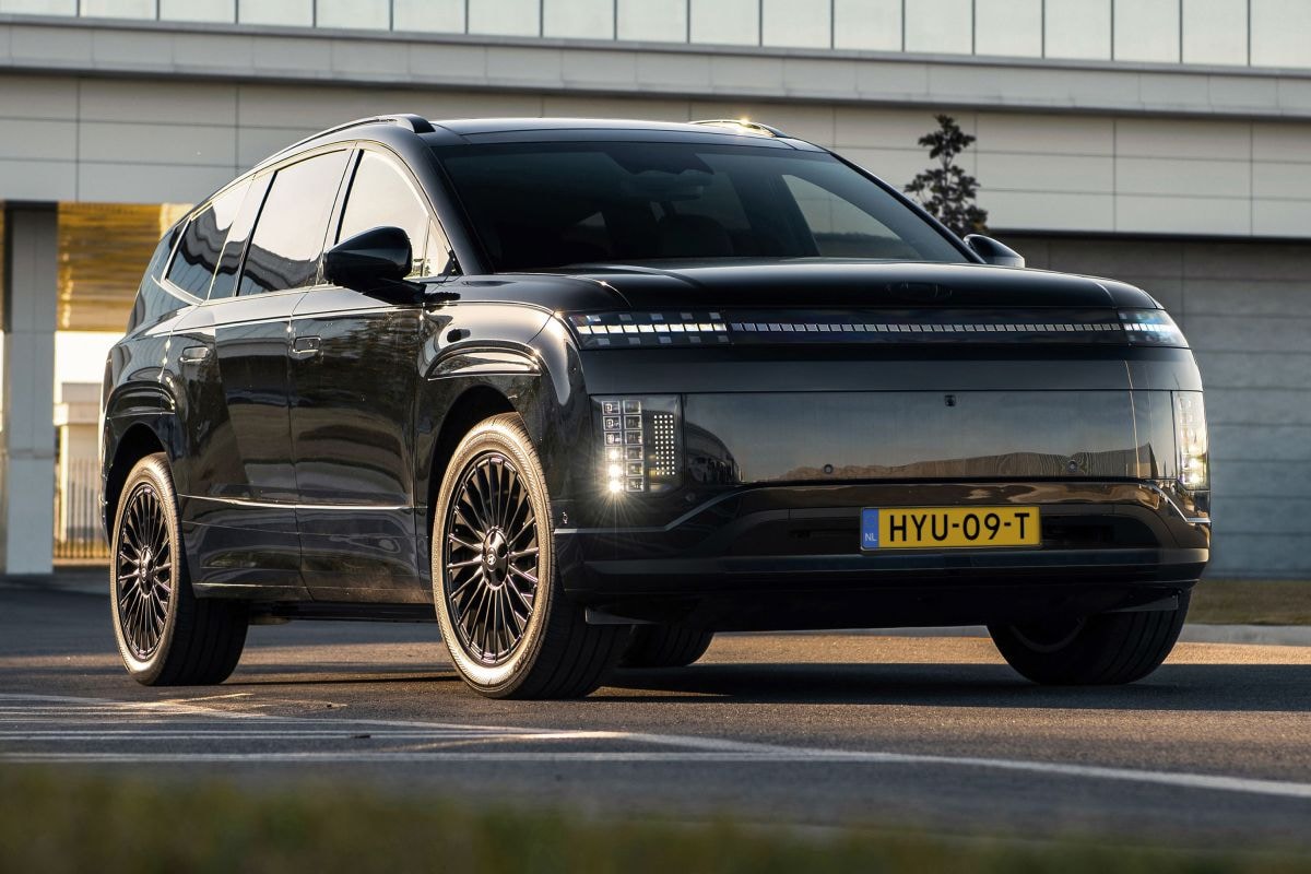 Hyundai Ioniq 9 Calligraphy Black Ink