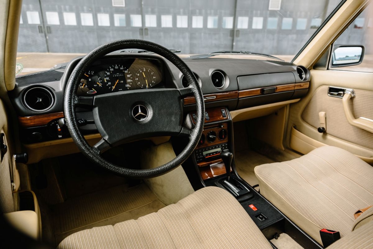 Mercedes-Benz 280E W123