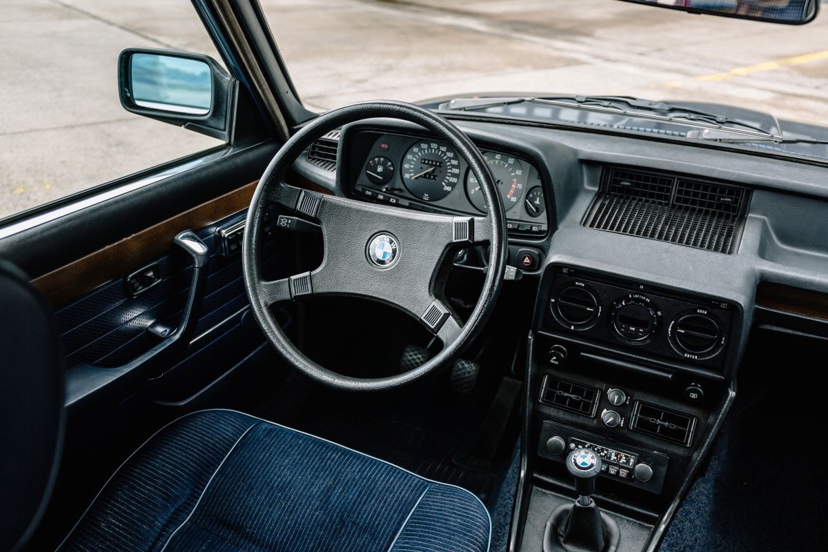 BMW 528i E12