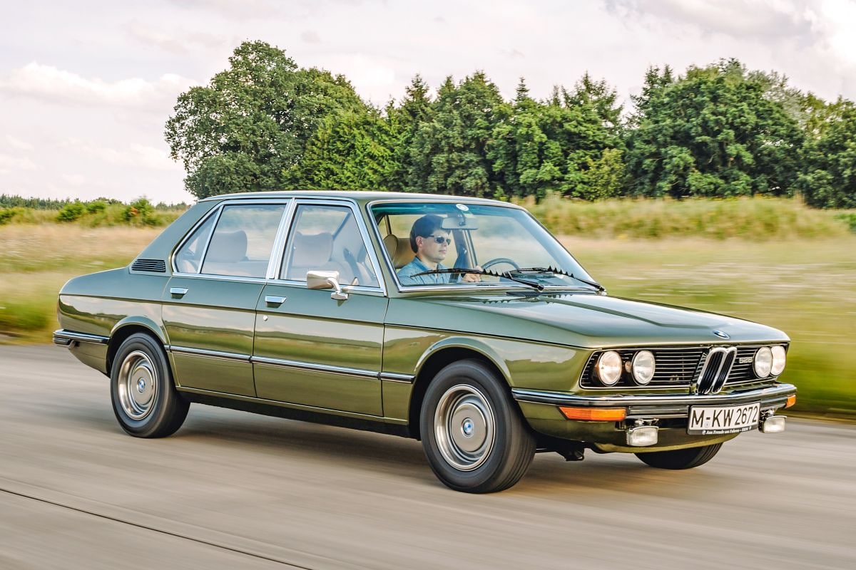 BMW 528 E12