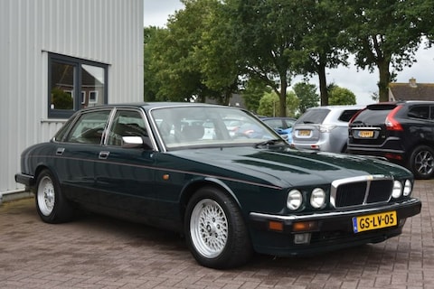 Met deze Jaguar XJ lach je door je tranen heen bij de pomp - Liefhebber gezocht
